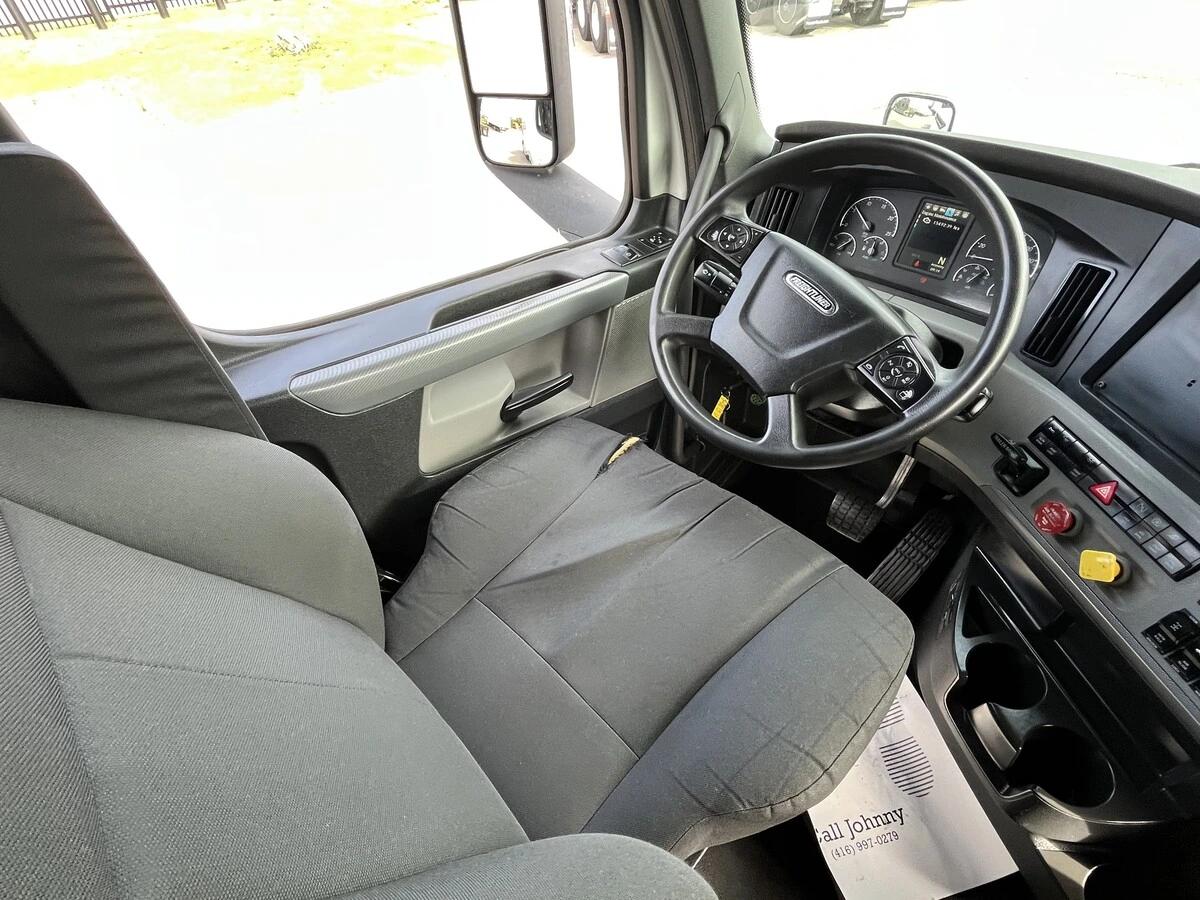 2019 Freightliner Cascadia — photo 45