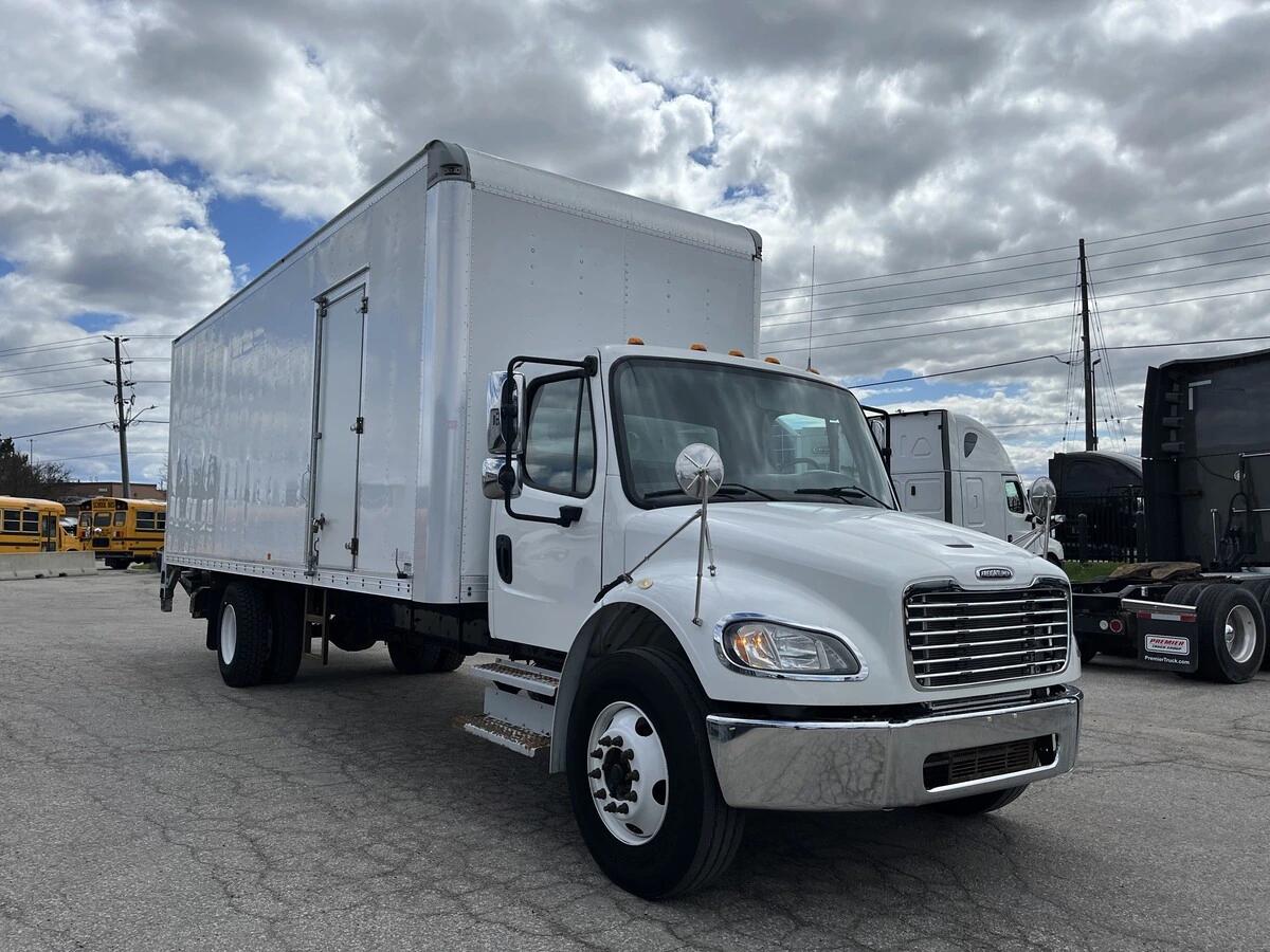 2019 Freightliner M2 106 — photo 3
