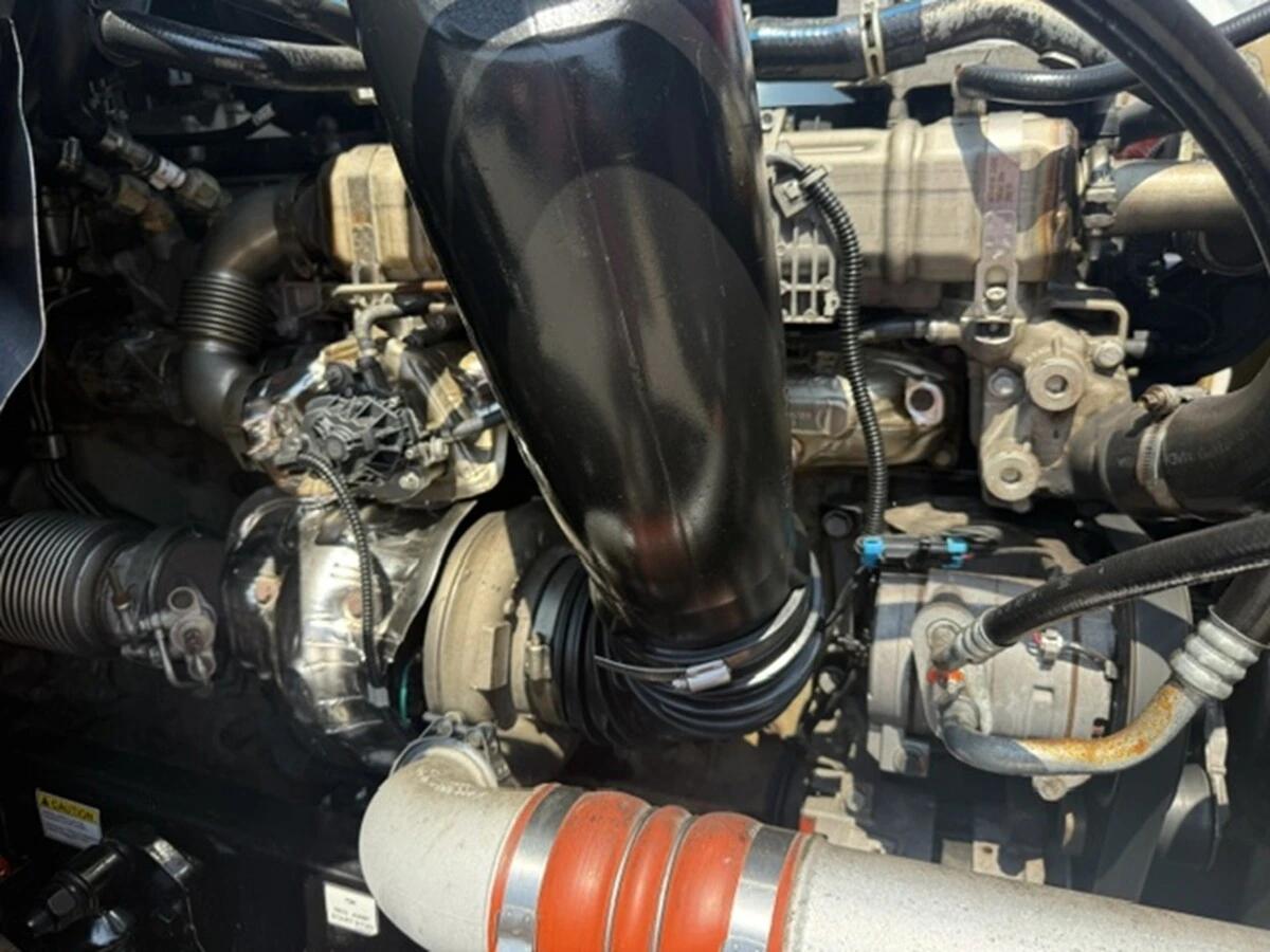 2022 Freightliner Cascadia — photo 13