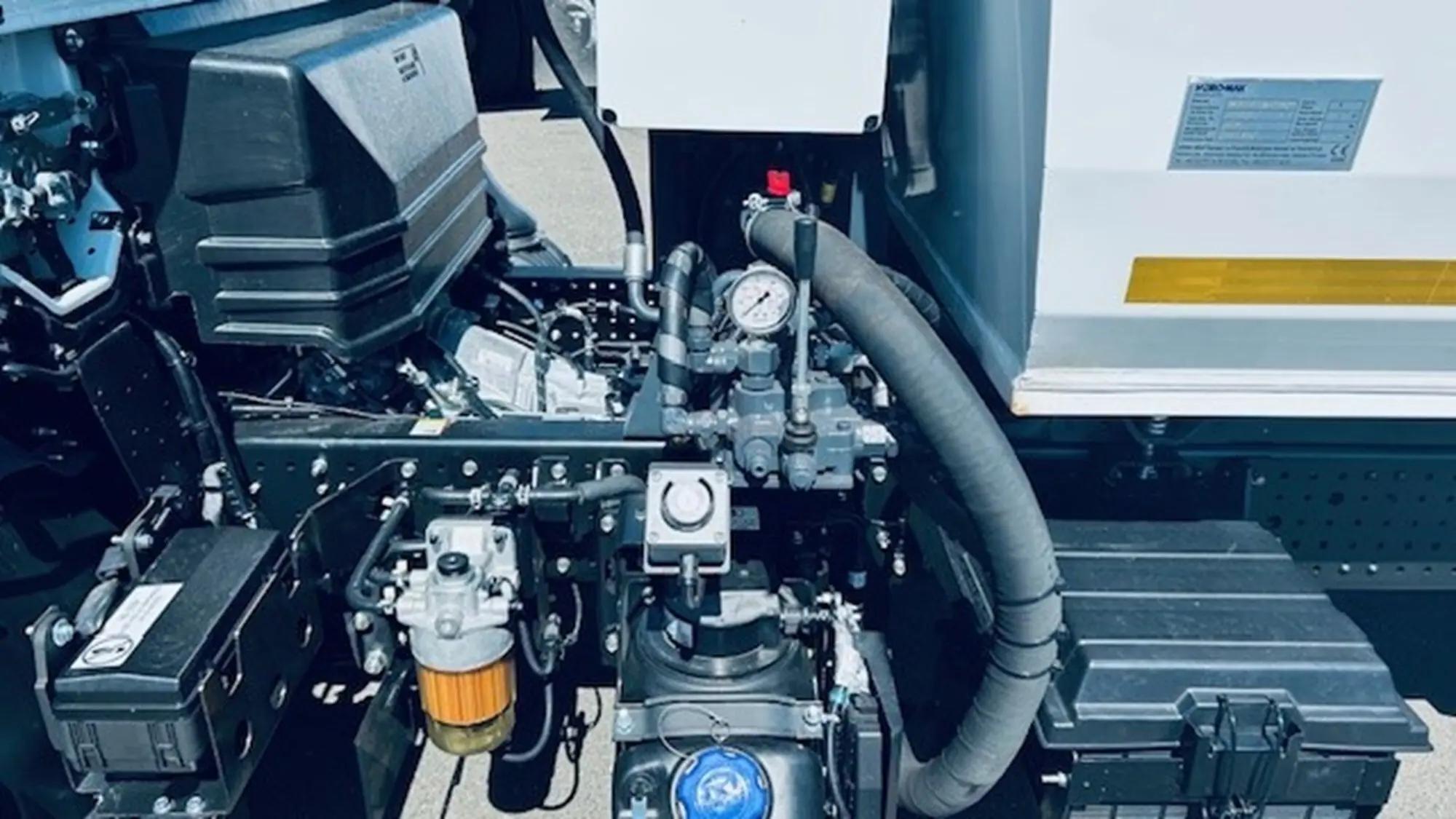 2025 Isuzu NRR in Hartford, CT — photo 7