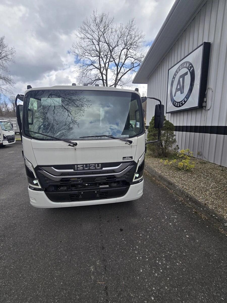 2025 Isuzu NRR in Danbury, CT — photo 7