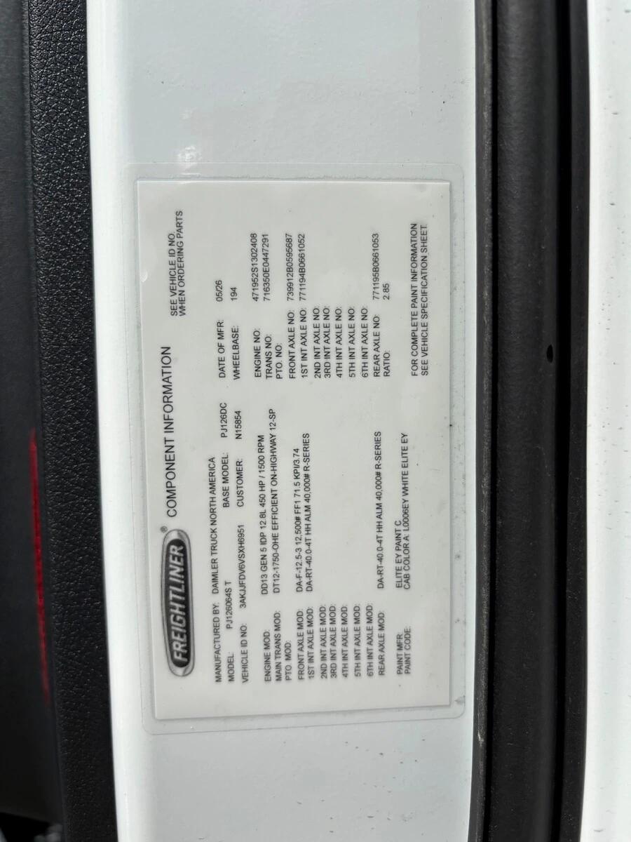 2027 Freightliner Cascadia — photo 15