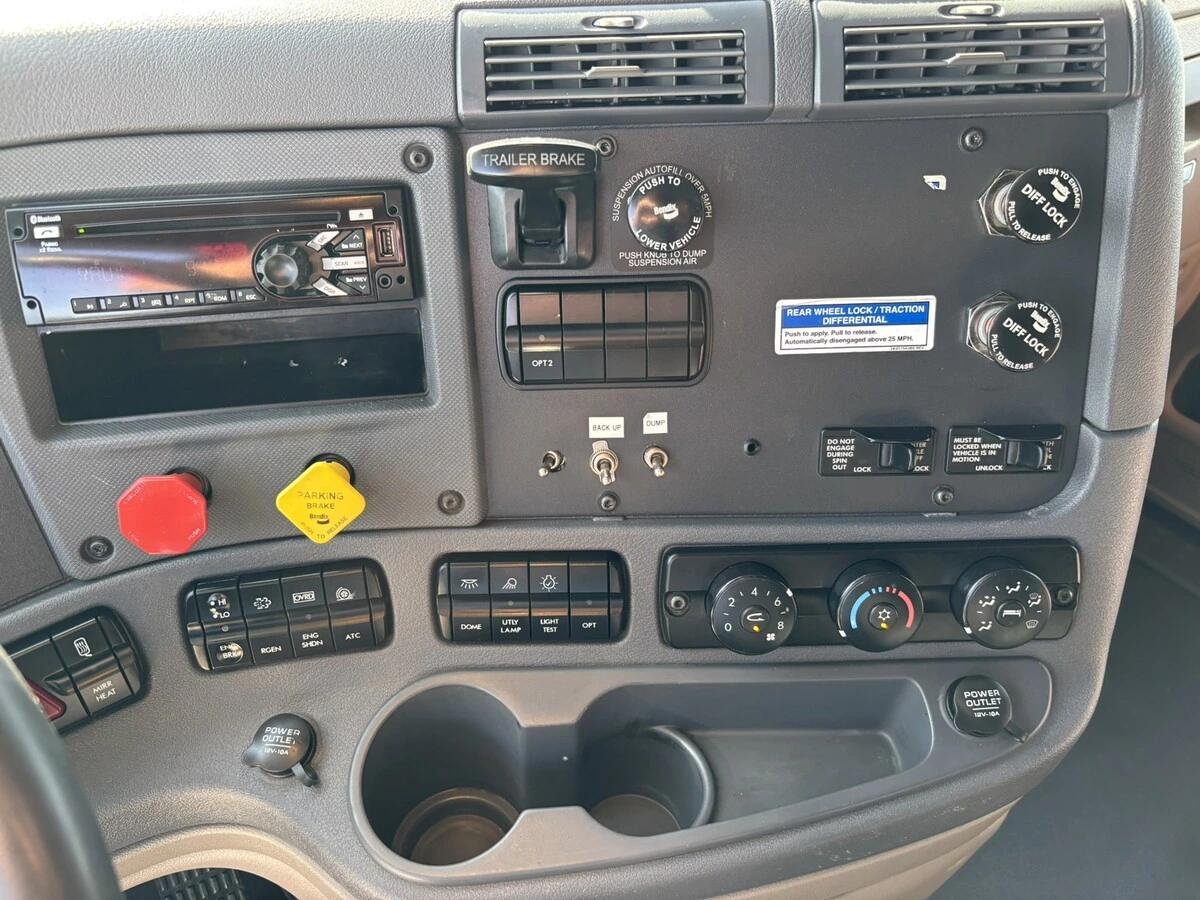 2018 Freightliner Cascadia — photo 20