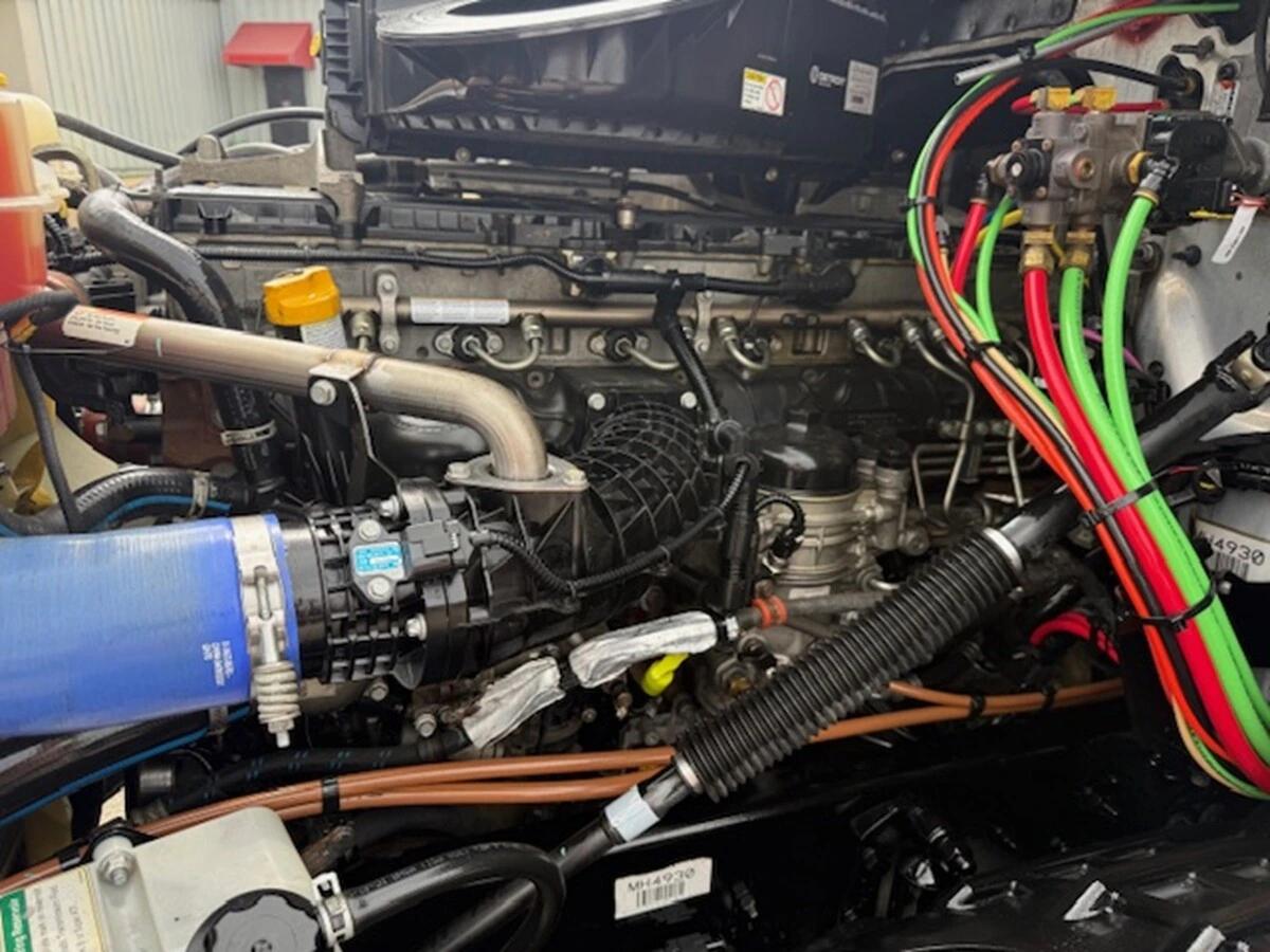 2022 Freightliner Cascadia — photo 11