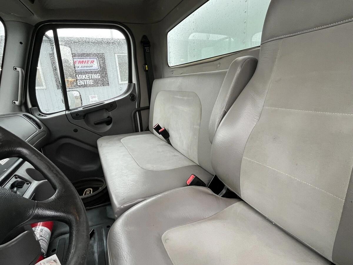 2017 Freightliner M2 106 — photo 20