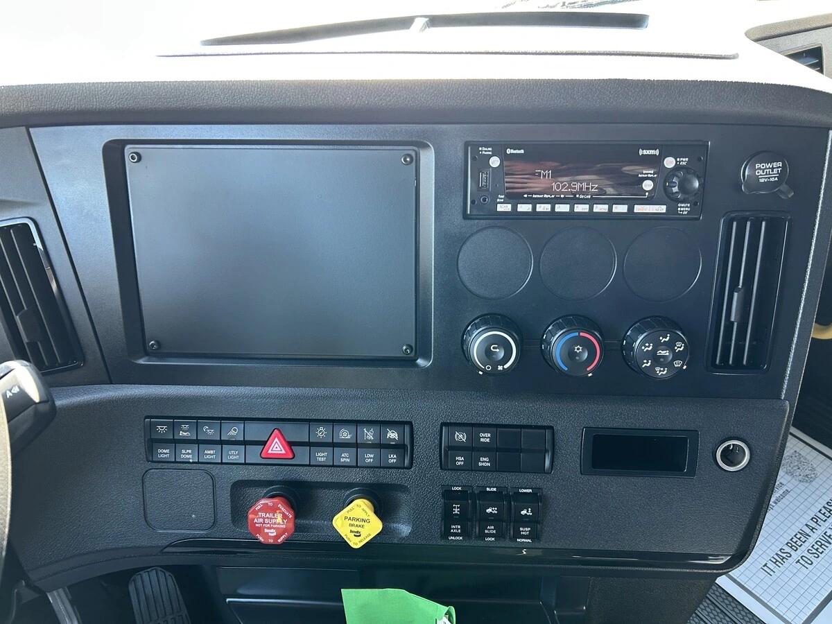 2026 Freightliner Cascadia in Roberts, WI — photo 13