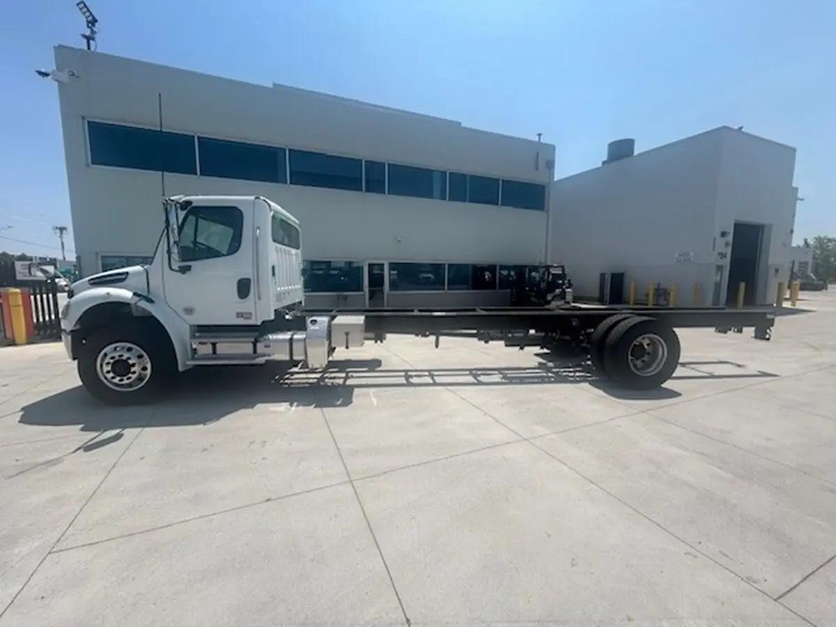 2026 Freightliner M2 106 in St. Catharines, ON — photo 4