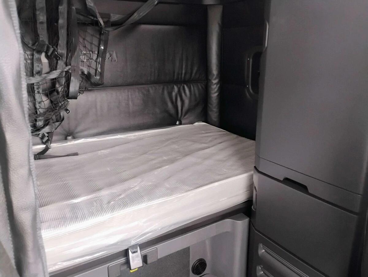 2025 Freightliner Cascadia — photo 21
