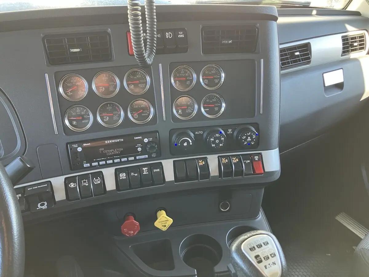2024 Kenworth W900 in Saco, ME — photo 11