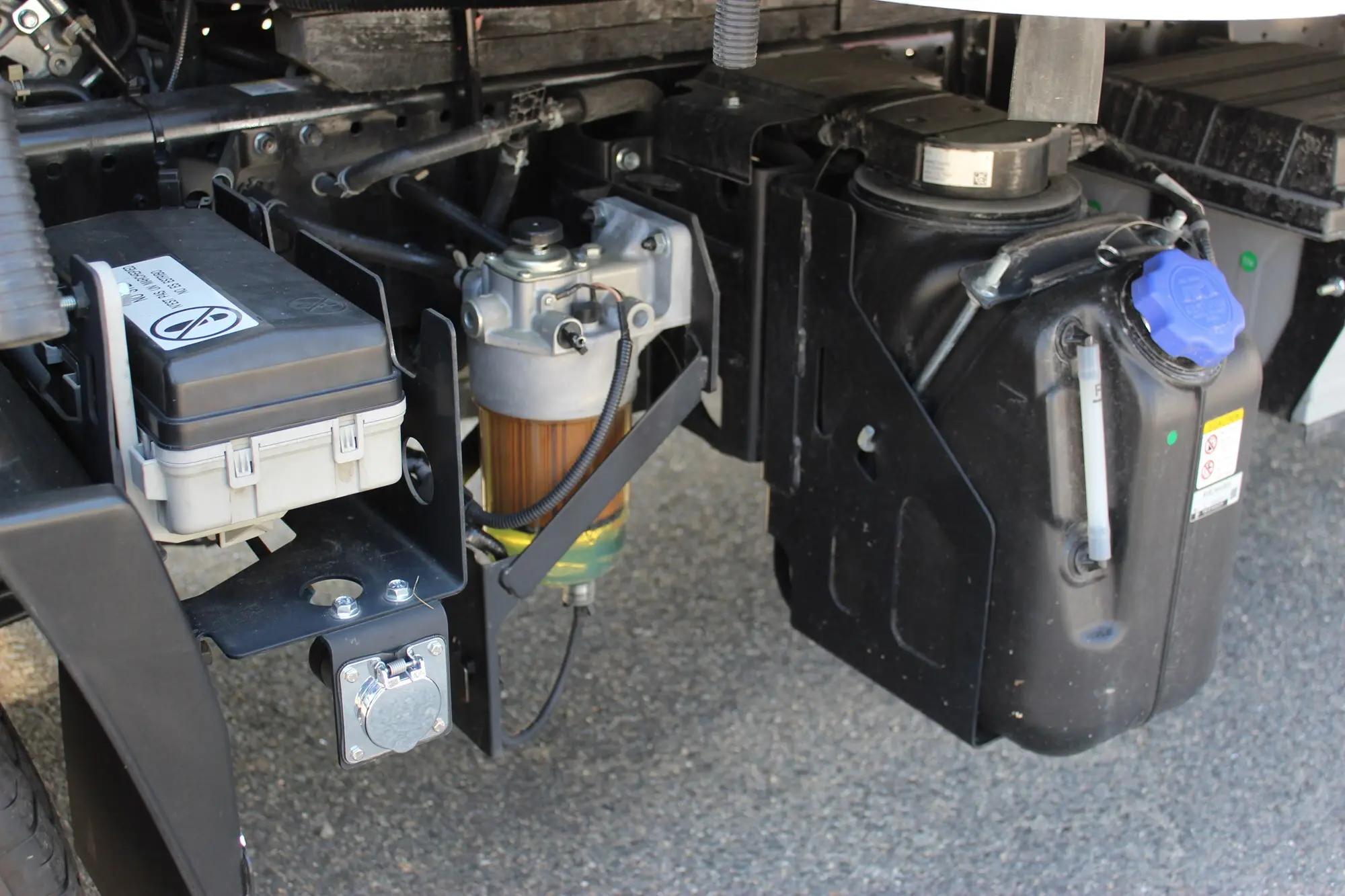 2024 Isuzu NRR in Wilmington, MA — photo 18