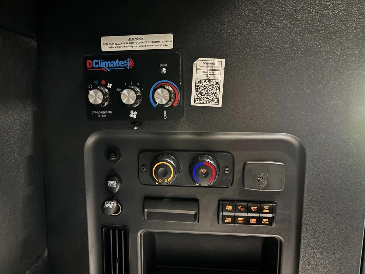 2025 Freightliner Cascadia — photo 15