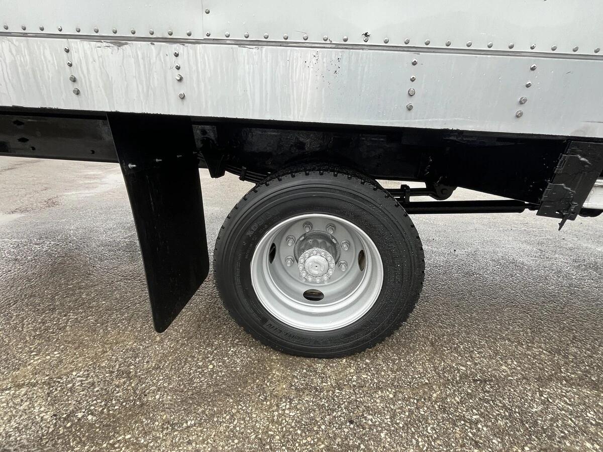 2017 Freightliner M2 106 — photo 7