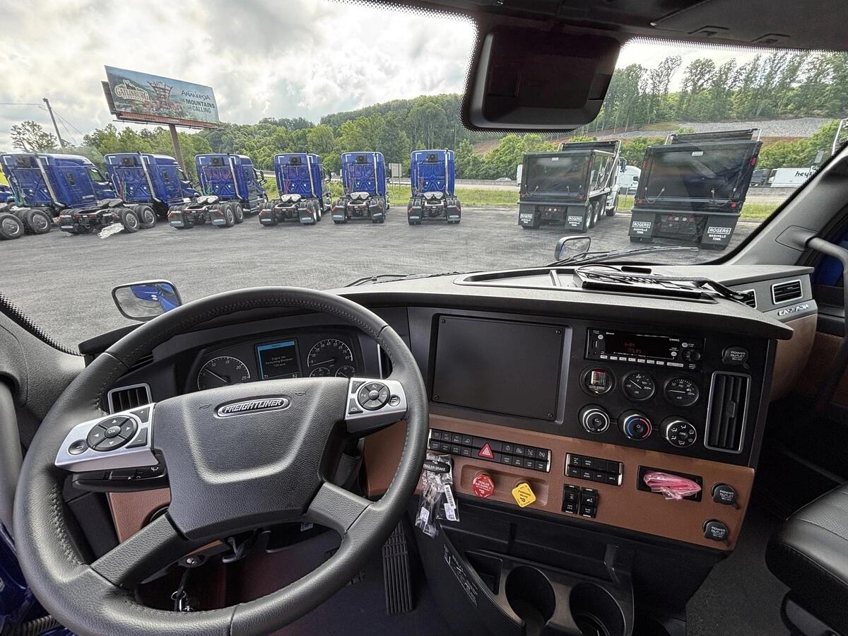2026 Freightliner Cascadia in Knoxville, TN — photo 12