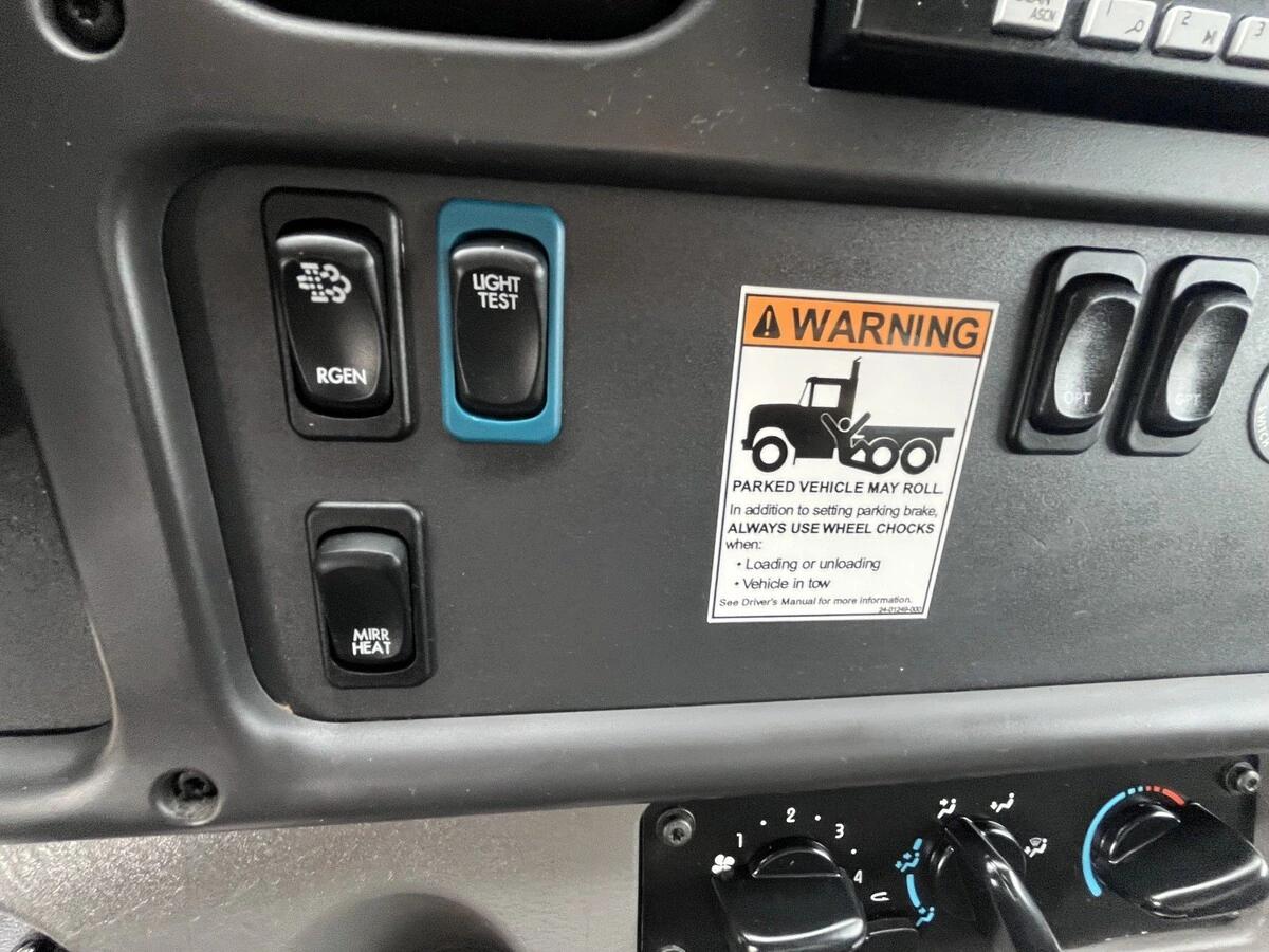 2022 Freightliner M2 106 — photo 23