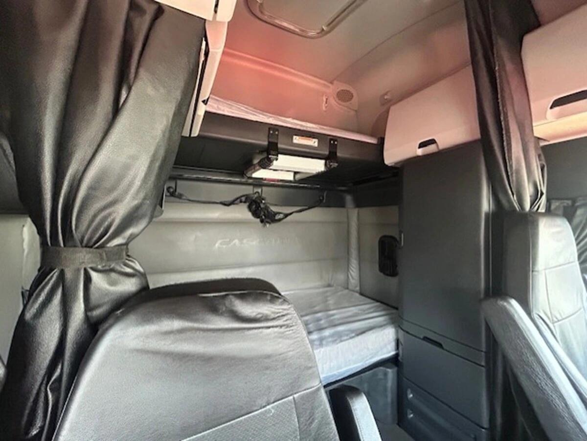 2022 Freightliner Cascadia — photo 16
