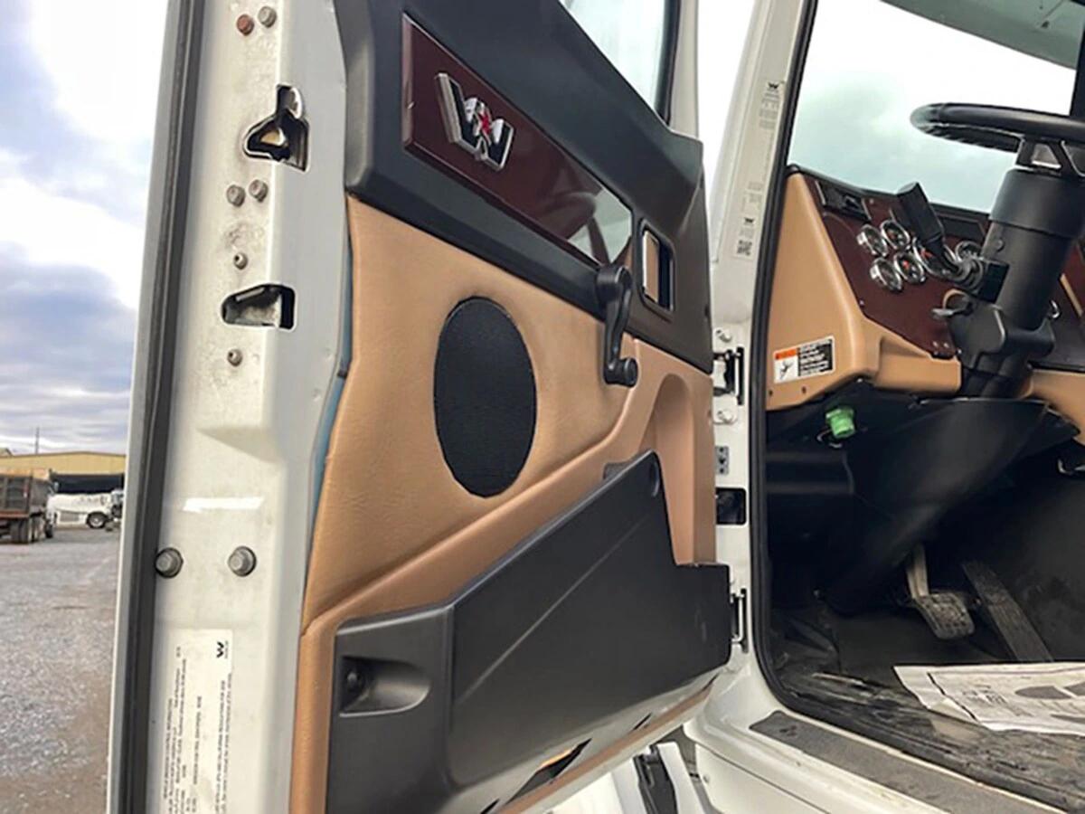 2020 Western Star 4700 in Warminster, PA — photo 26