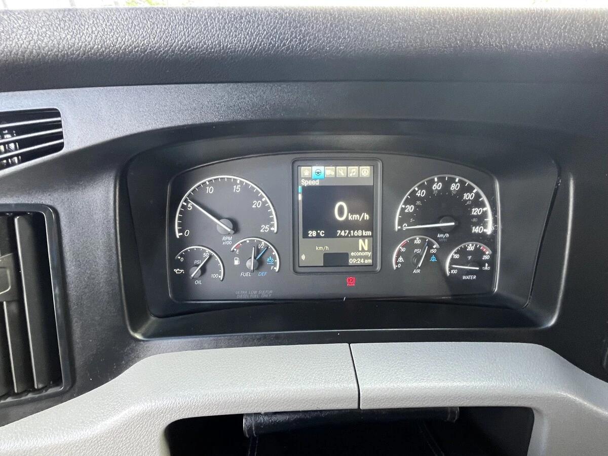 2019 Freightliner Cascadia — photo 21