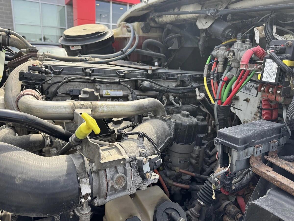 2013 Freightliner 114SD — photo 18