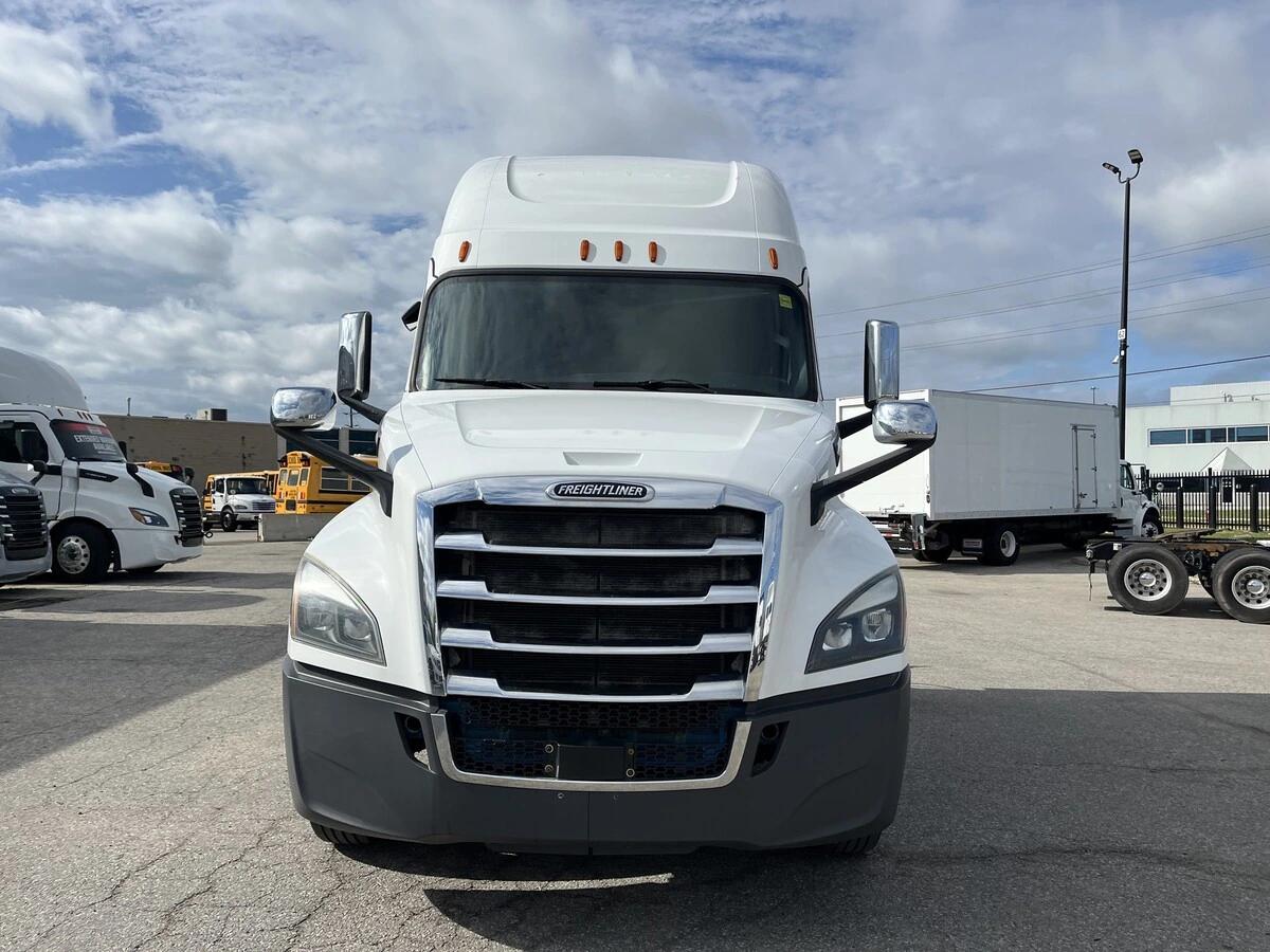 2019 Freightliner Cascadia — photo 2