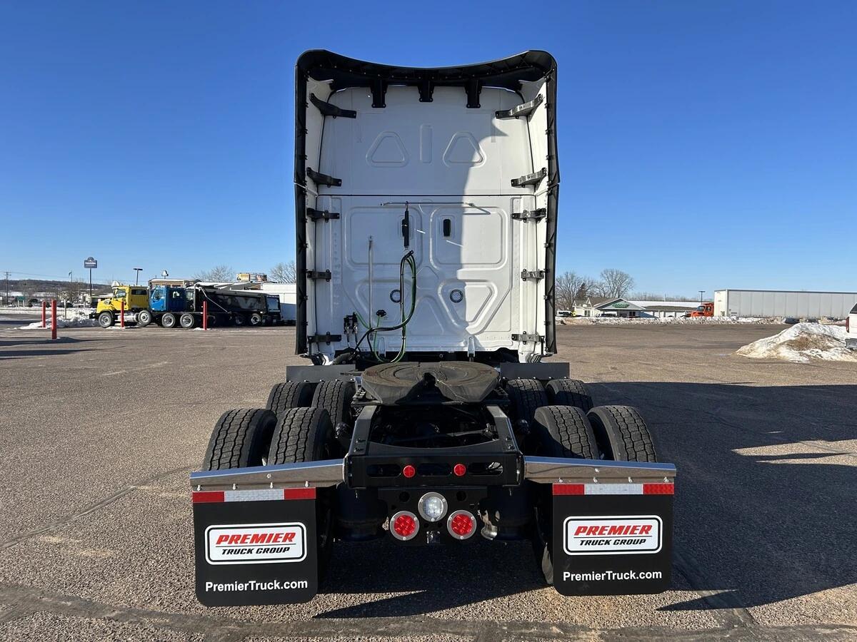 2026 Freightliner Cascadia in Eau Claire, WI — photo 6
