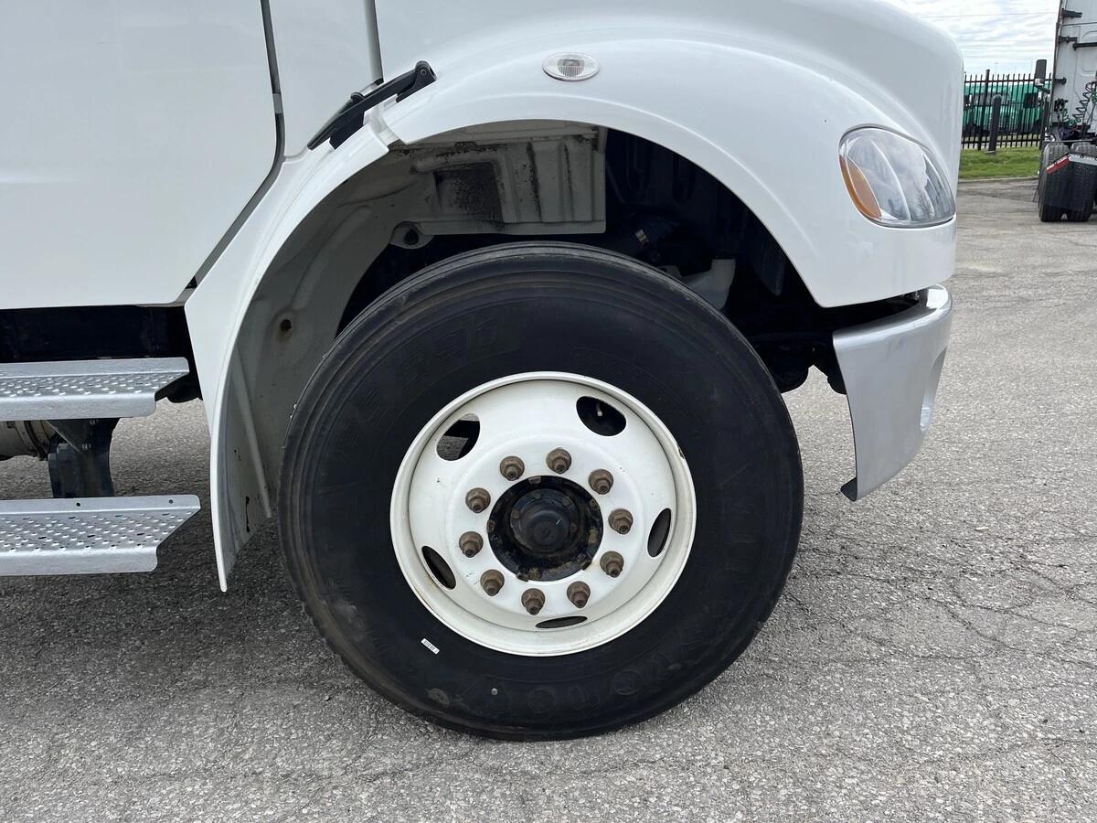2022 Freightliner M2 106 — photo 4
