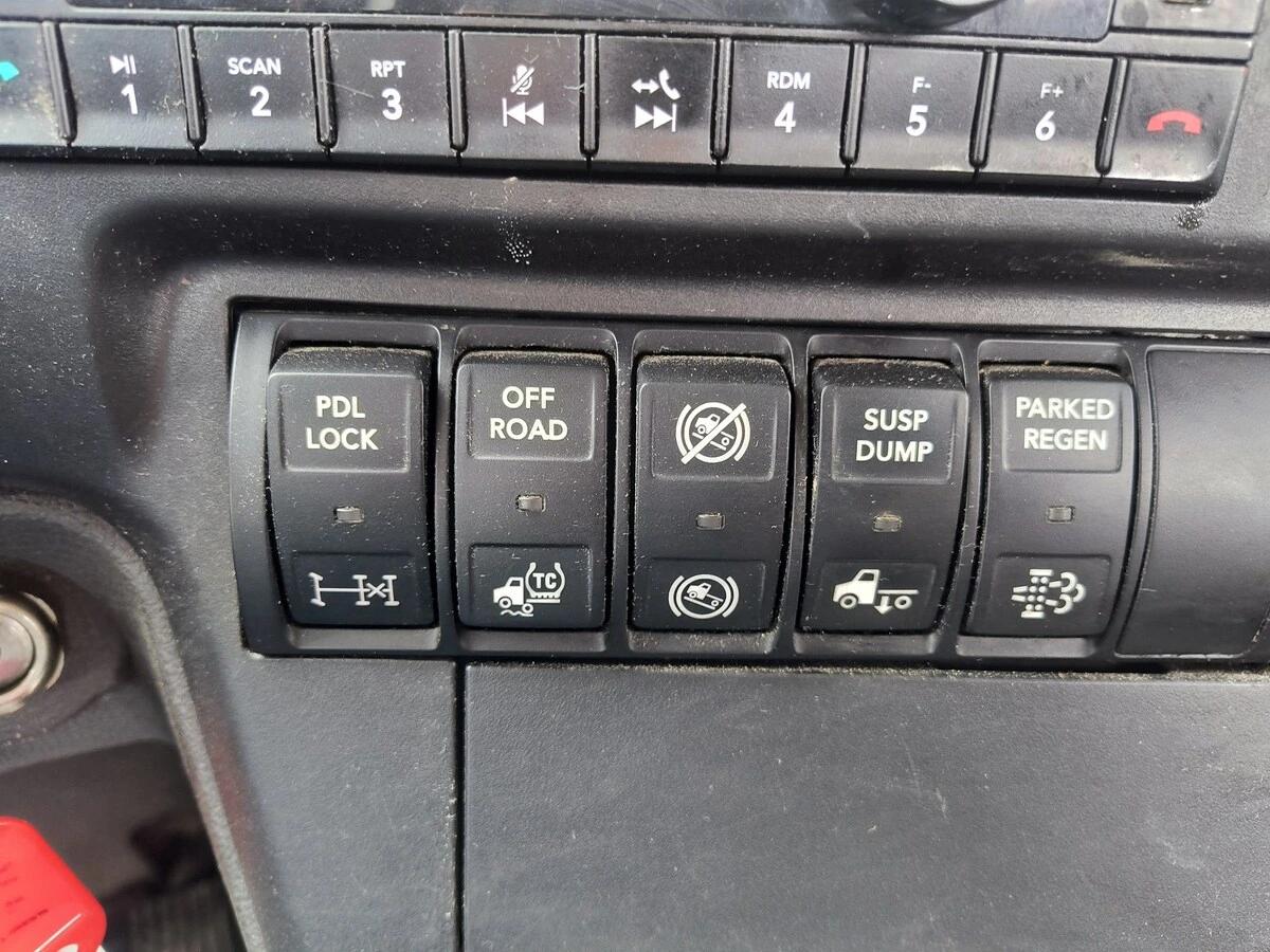 2022 International LT in Wausau, WI — photo 10