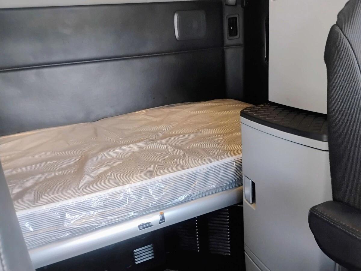 2023 Kenworth T680 — photo 19