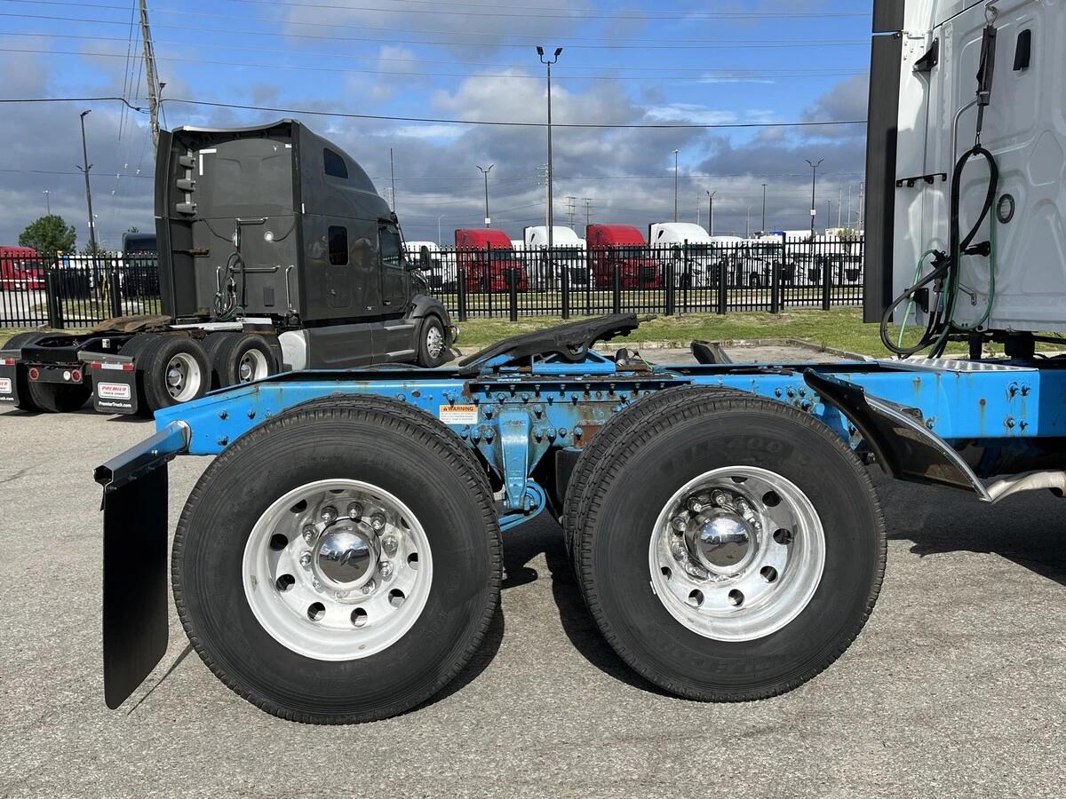 2019 Freightliner Cascadia — photo 6