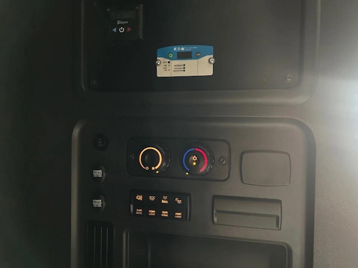 2024 Freightliner Cascadia — photo 17