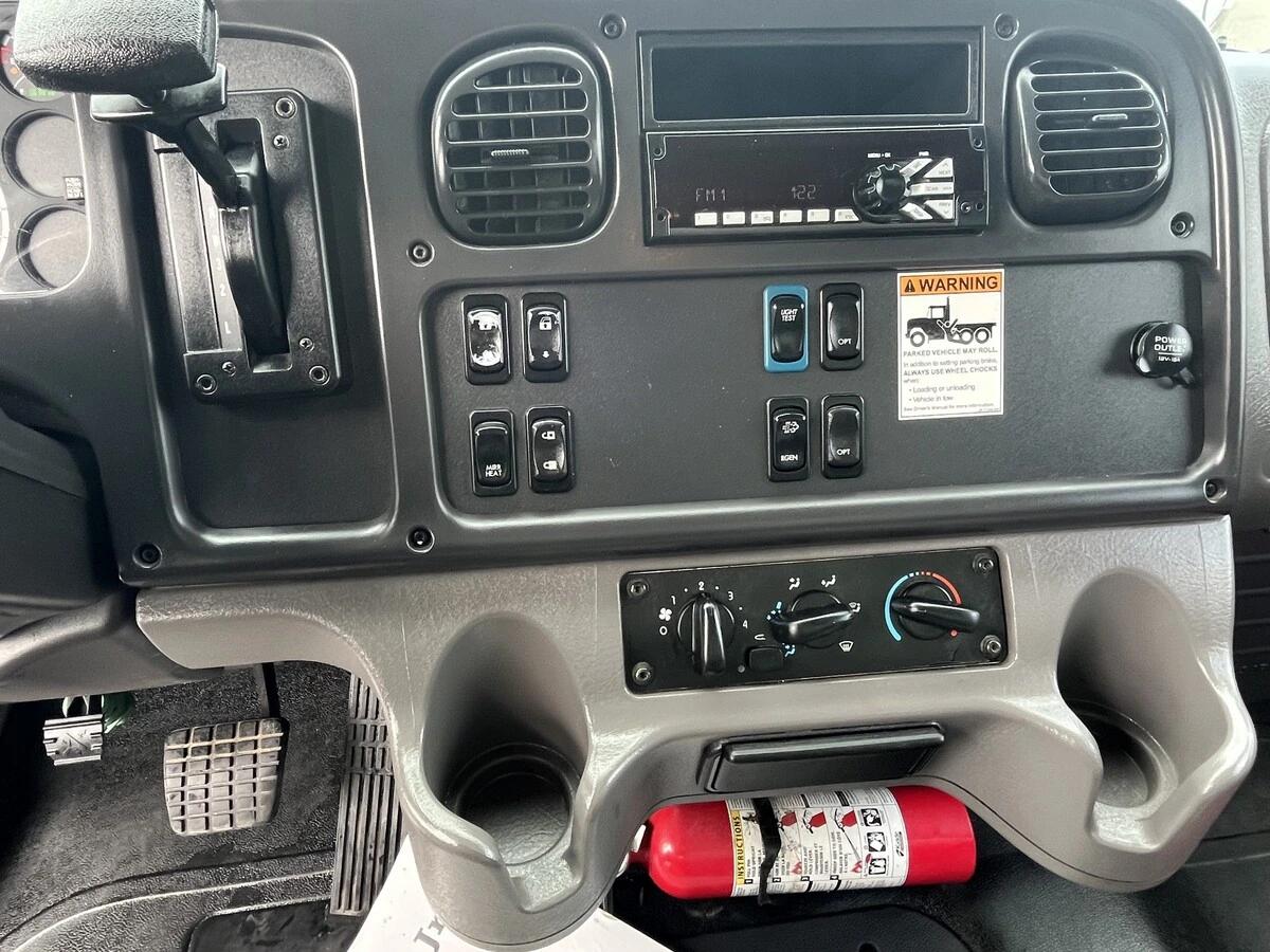 2019 Freightliner M2 106 — photo 27