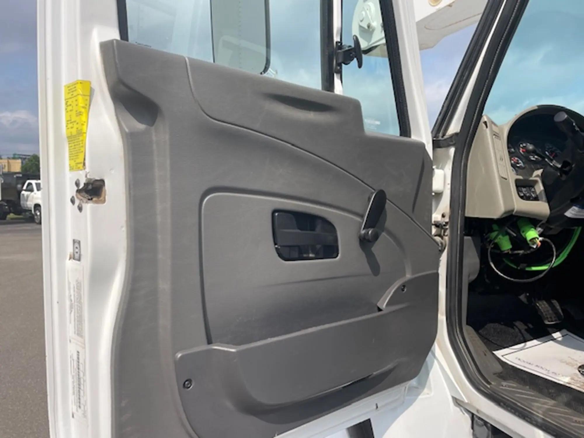 2019 International 4300 in Barrington, NH — photo 20