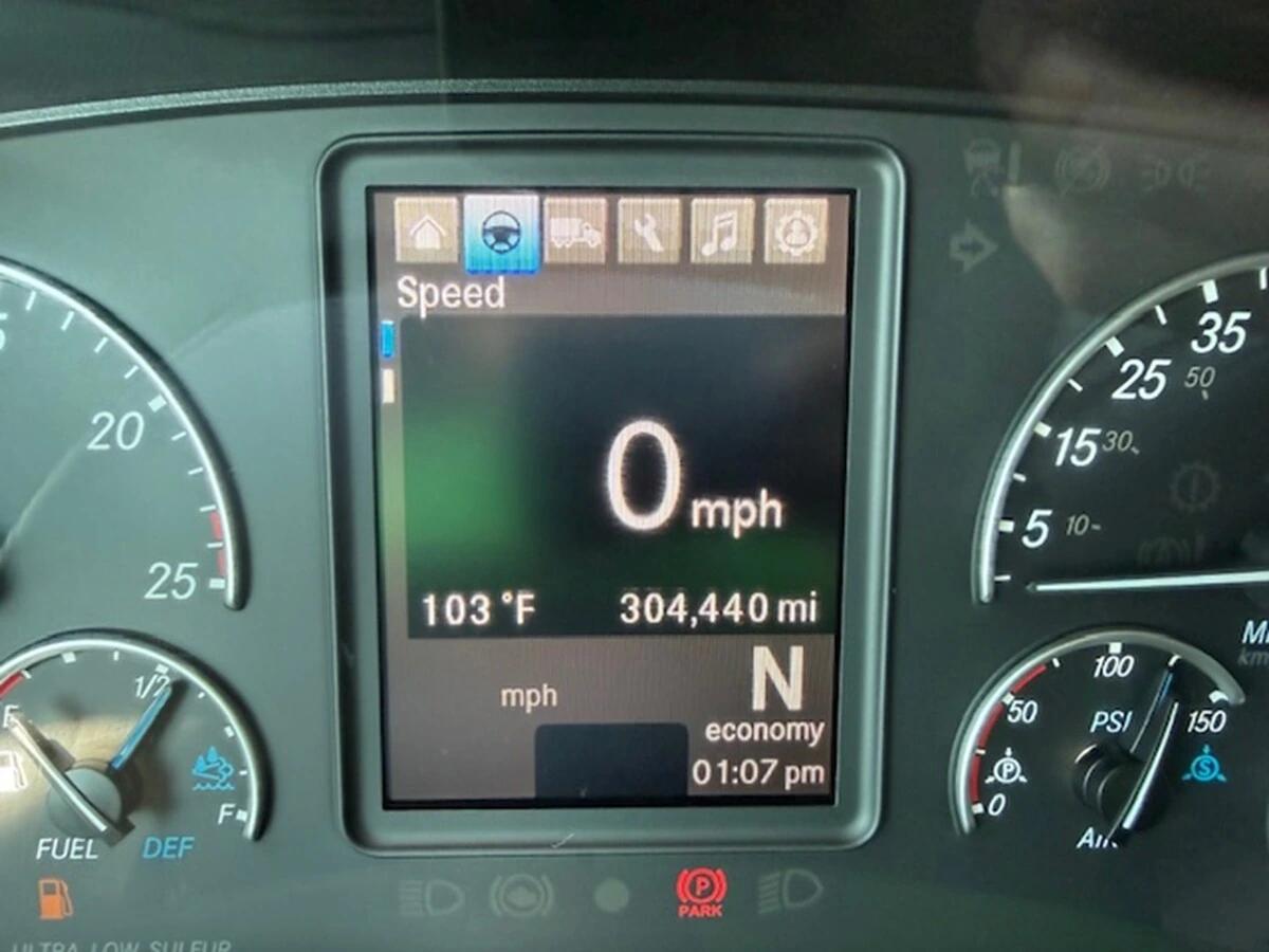 2025 Freightliner Cascadia — photo 14
