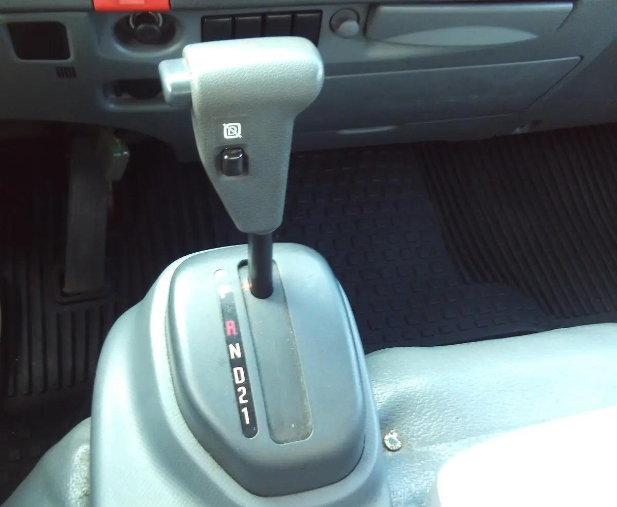 2018 Isuzu NPR in Plover, WI — photo 6