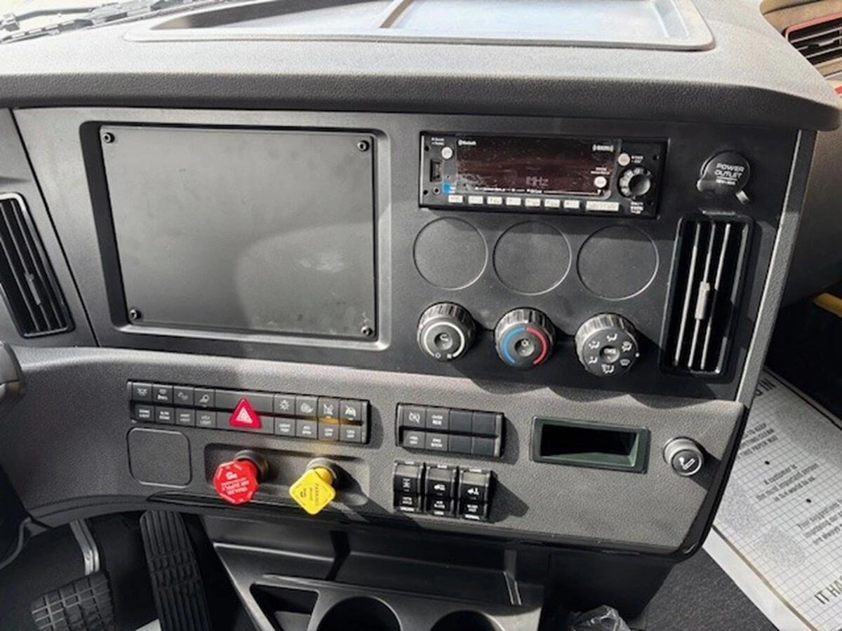 2026 Freightliner Cascadia in La Crosse, WI — photo 16