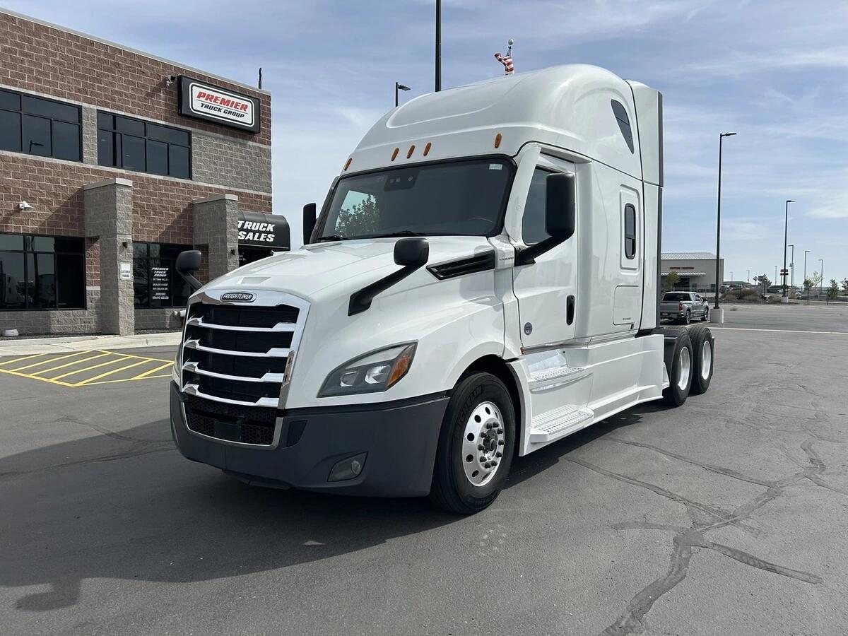 2022 Freightliner Cascadia — photo 2