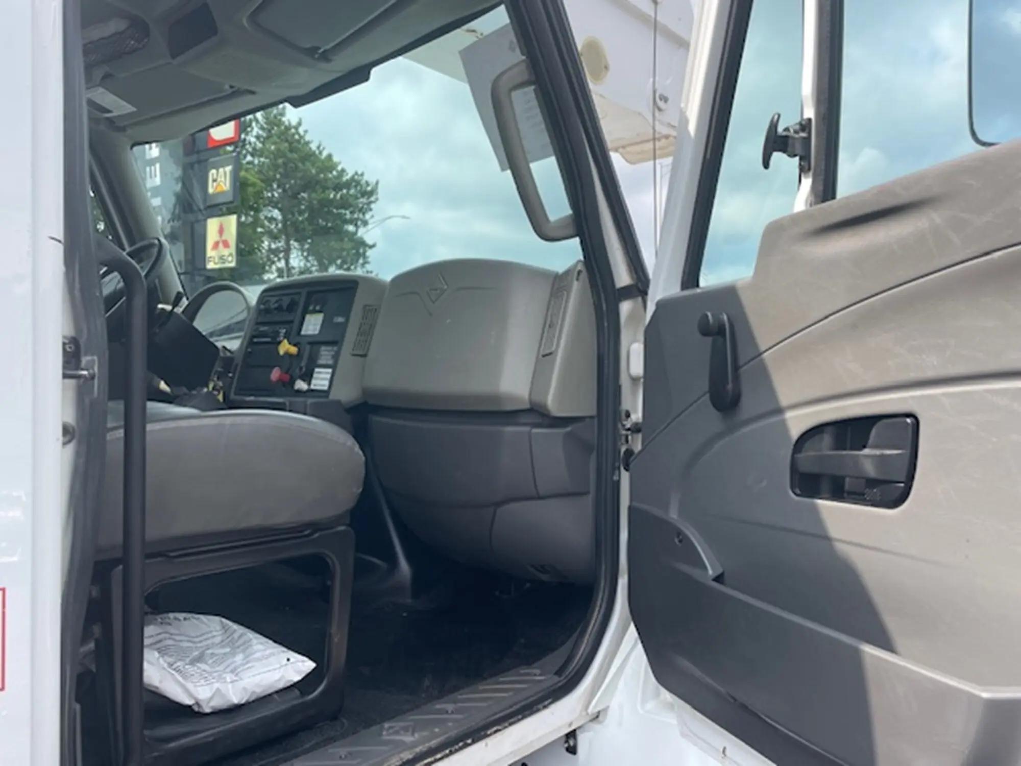 2019 International 4300 in Barrington, NH — photo 6