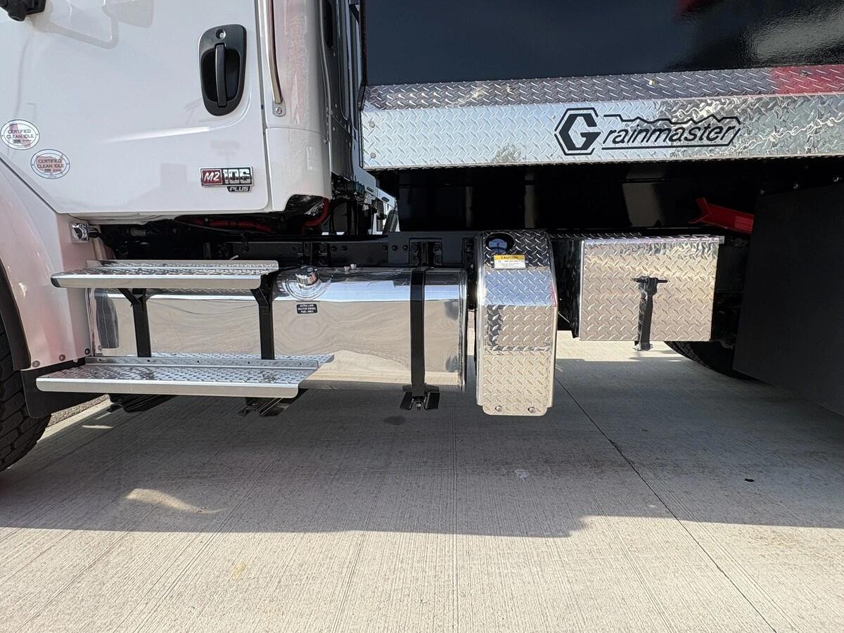 2027 Freightliner M2 106 — photo 10