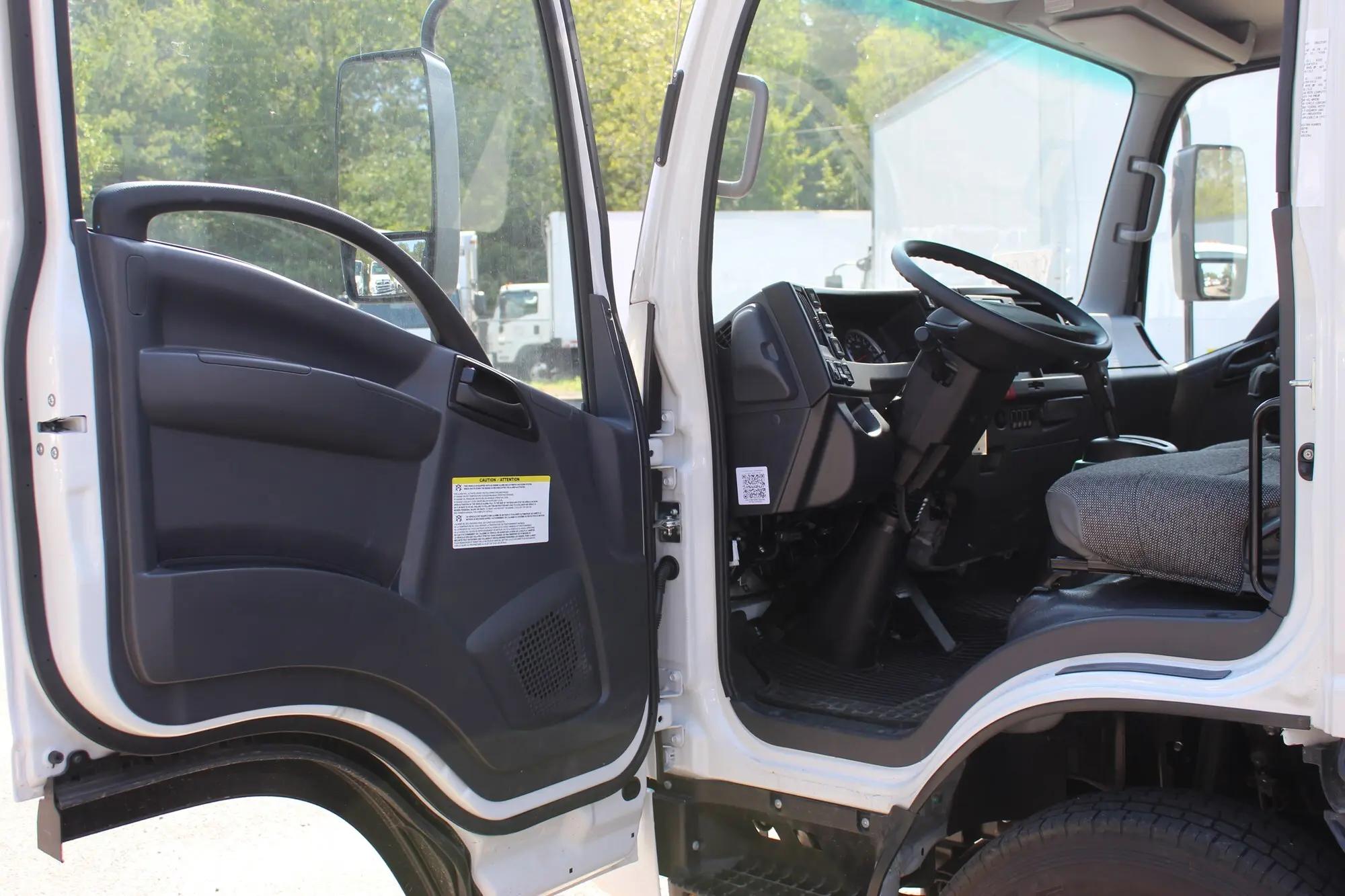 2024 Isuzu NRR in Wilmington, MA — photo 22