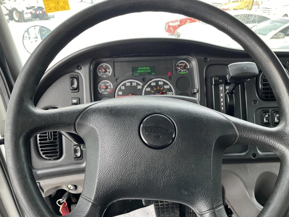 2019 Freightliner M2 106 in London, ON — photo 26