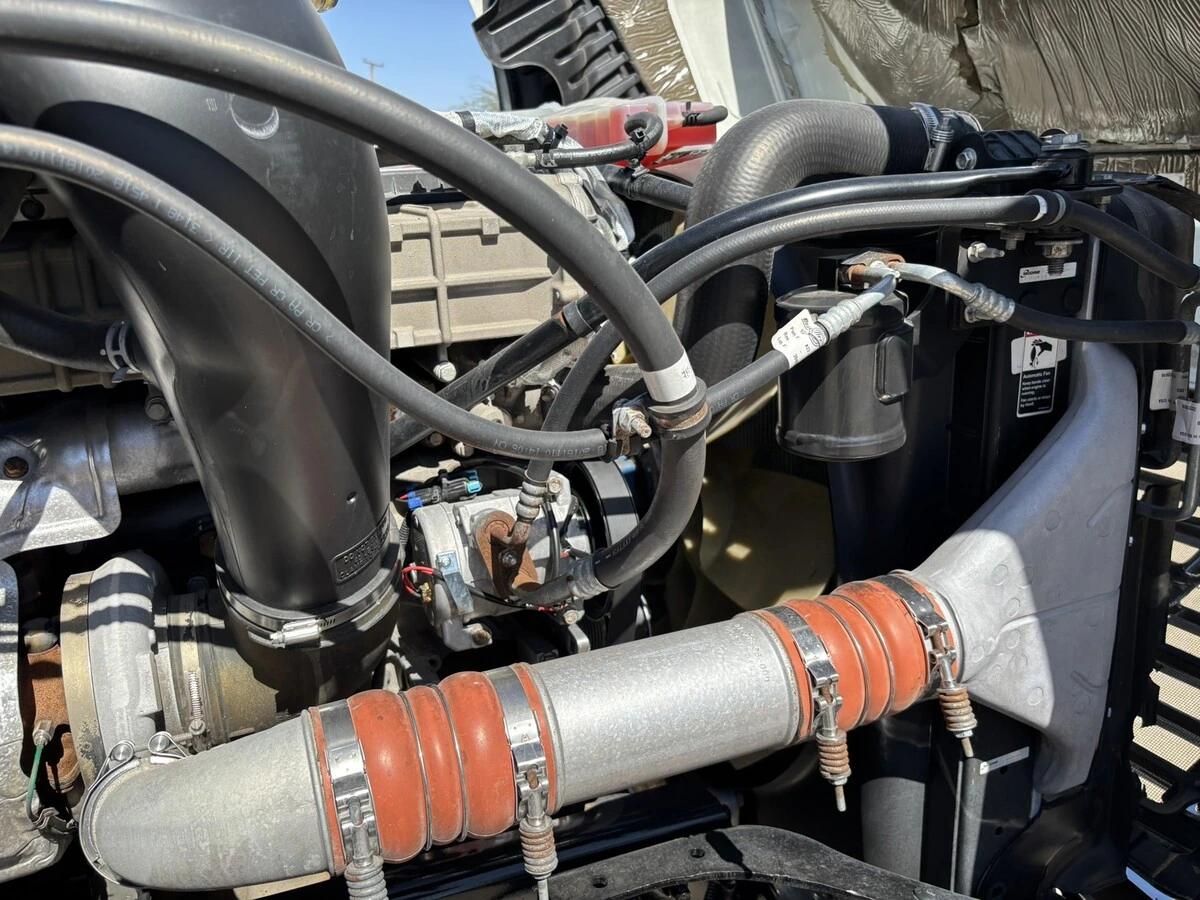 2020 Freightliner Cascadia — photo 10