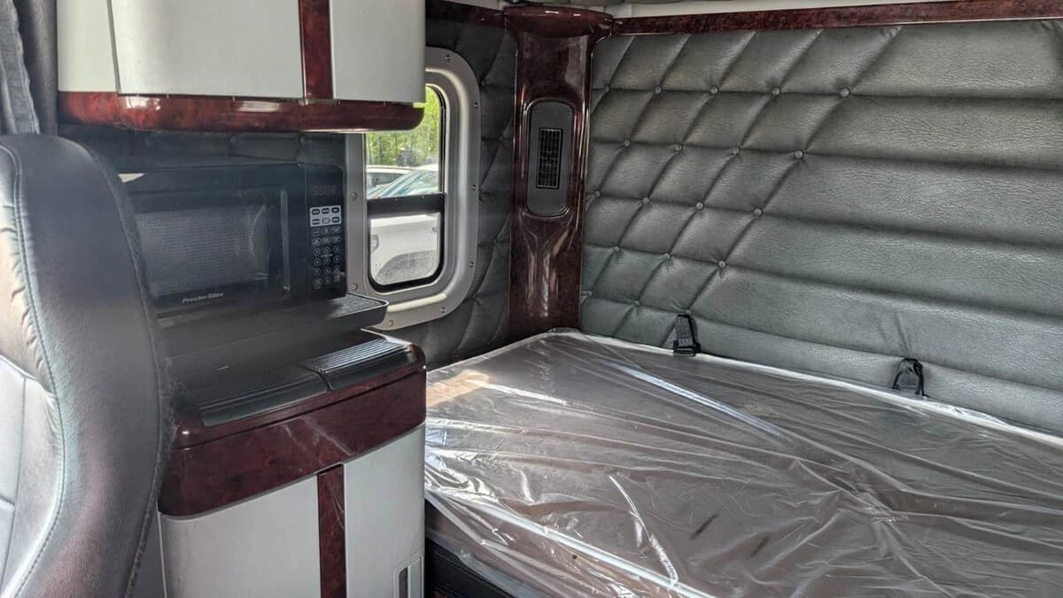 2022 Freightliner 122SD — photo 17