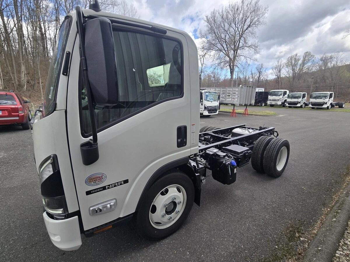 2025 Isuzu NRR in Danbury, CT — photo 6