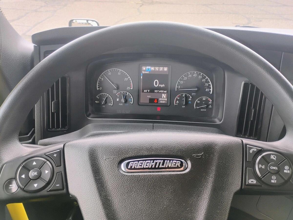 2025 Freightliner Cascadia — photo 17