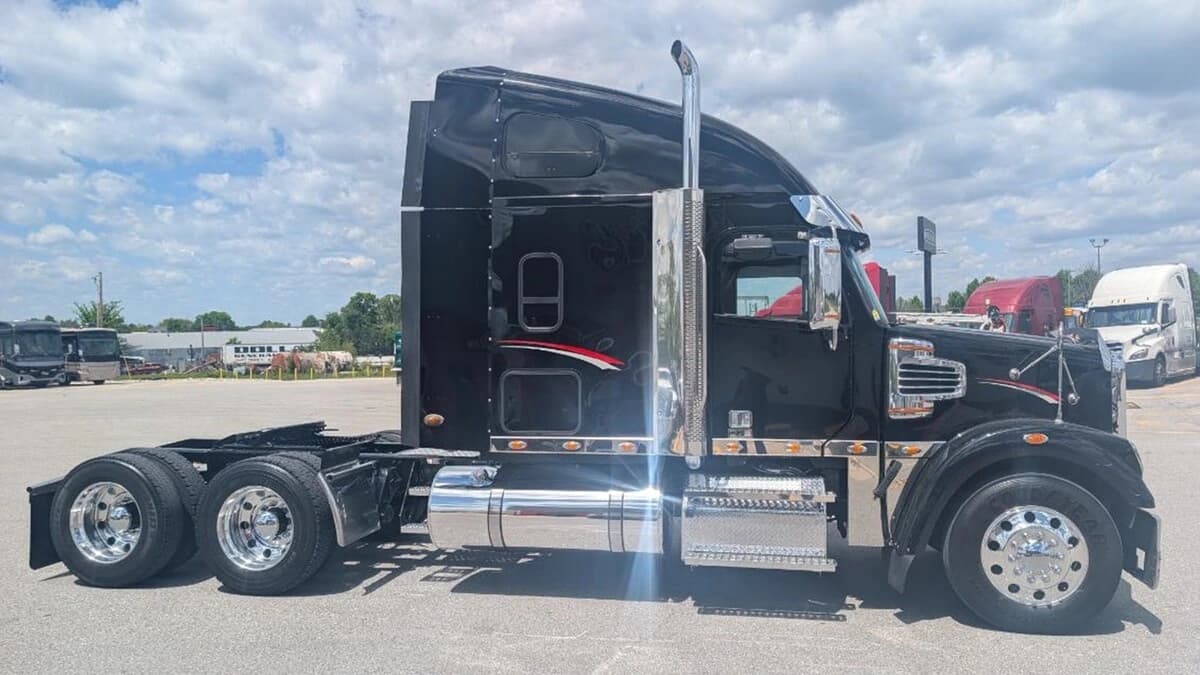 2022 Freightliner 122SD — photo 5