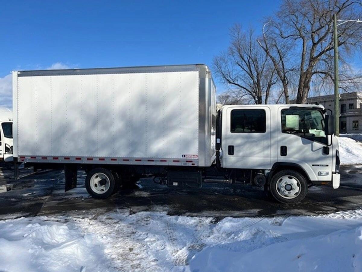 2025 Isuzu NRR in Bridgeport, CT — photo 3