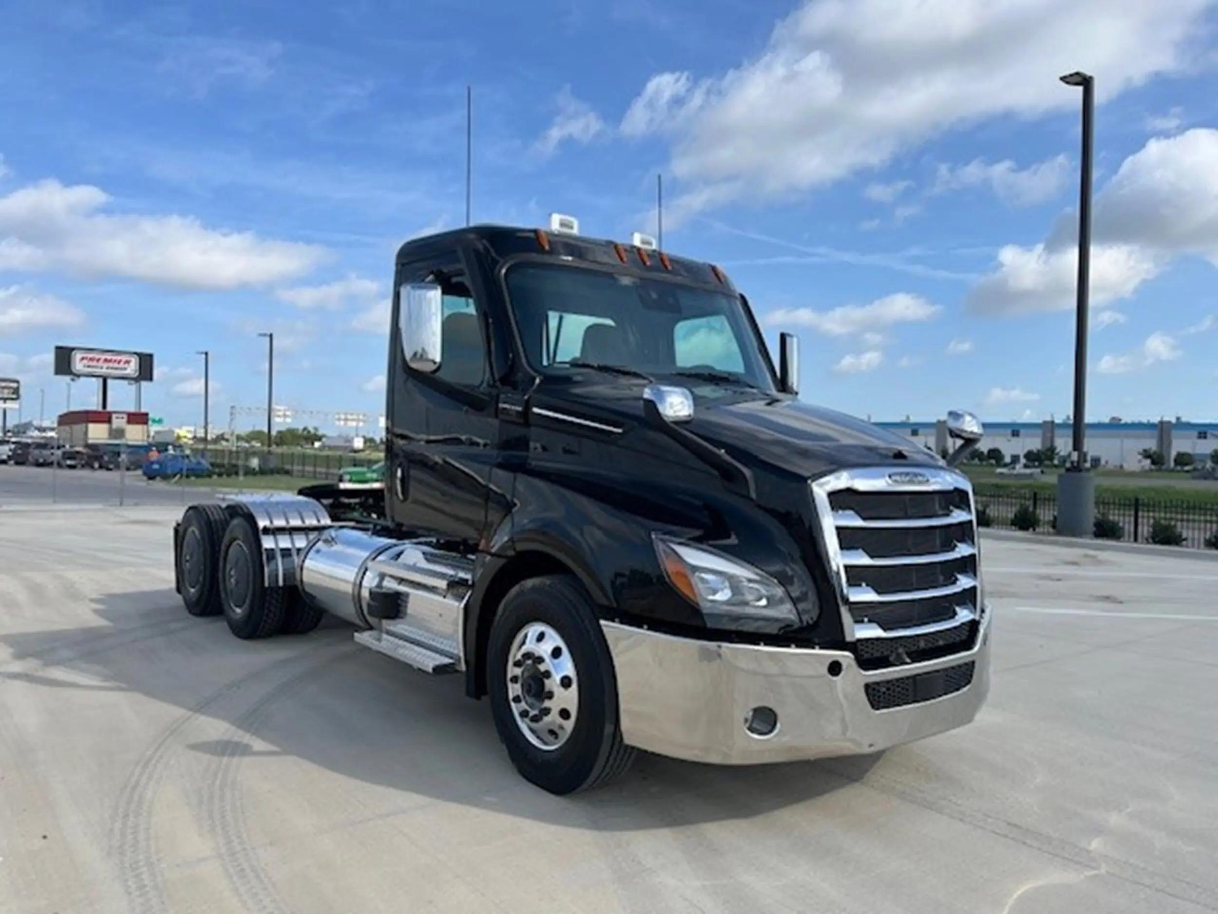 2026 Freightliner Cascadia in Fort Worth, TX — photo 3