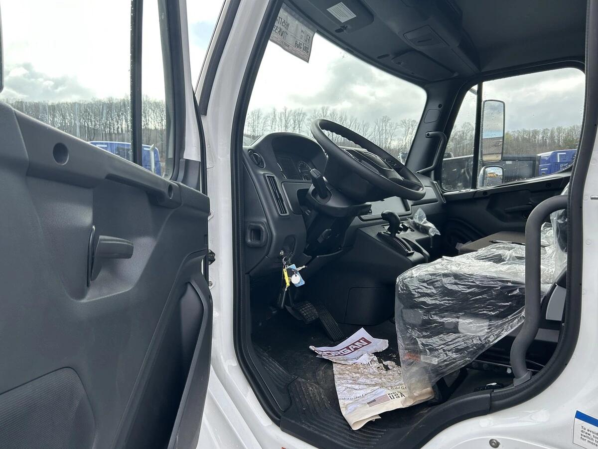 2026 Freightliner M2 106 — photo 11