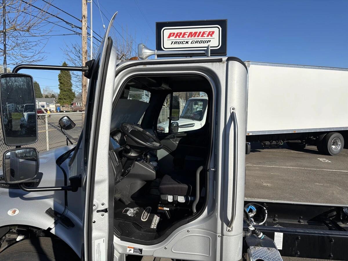 2025 Freightliner M2 106 in Portland, OR — photo 6