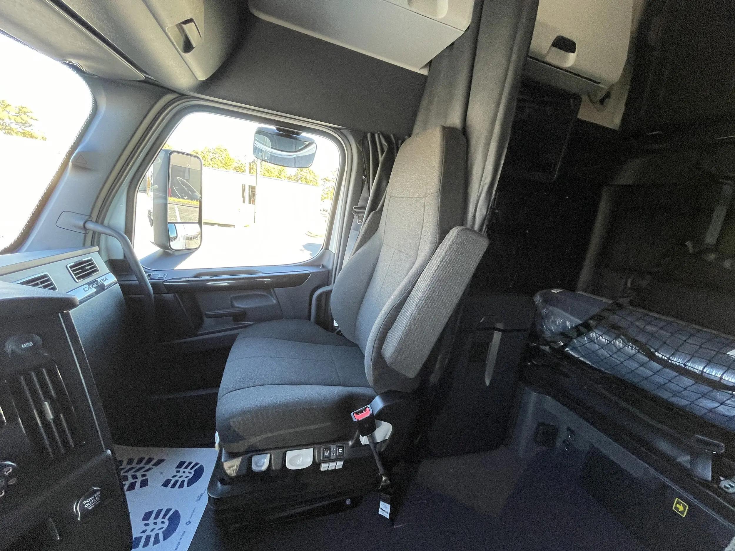2026 Freightliner Cascadia in Chattanooga, TN — photo 28