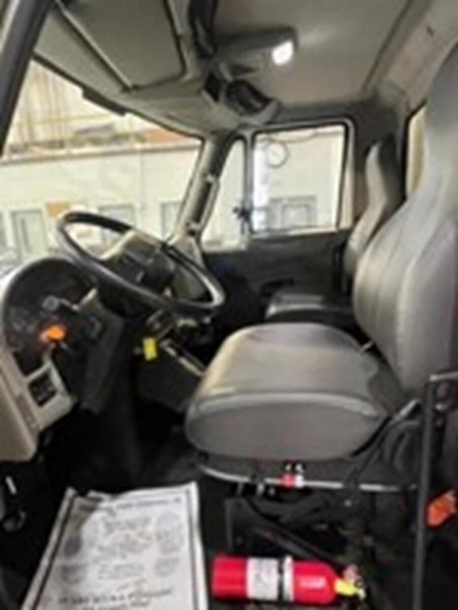 2019 International 4300 in Philadelphia, PA — photo 11